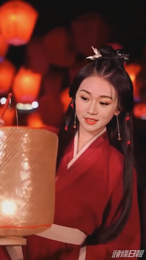 楊思琦穿上古裝賀元宵節。